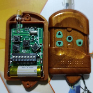 Tay điều khiển cửa cuốn mã gạt 315 mhz Nâu gỗ