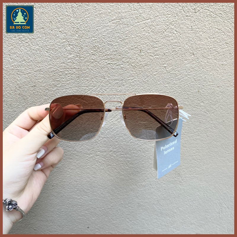 Kính phân cực HM dáng vuông, chống chói loá rất tốt, đeo cực đẹp, đầy đủ tem tag