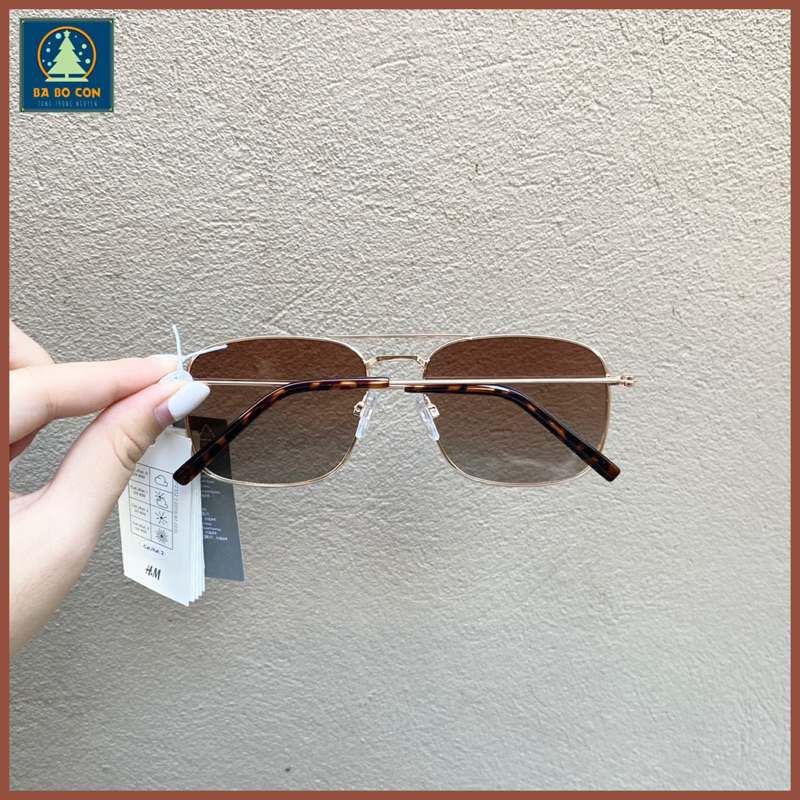 Kính phân cực HM dáng vuông, chống chói loá rất tốt, đeo cực đẹp, đầy đủ tem tag