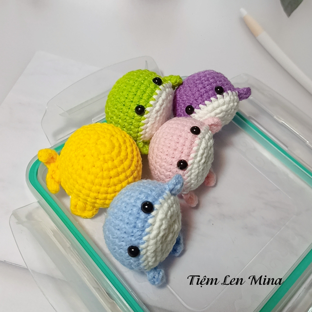 Móc khoá Cá voi bằng len handmade