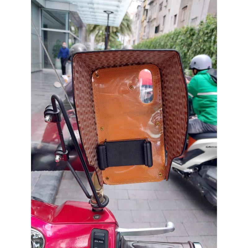Hộp che điện thoại đa năng(có thể tháo rời hộp che nắng khi không sử dụng)