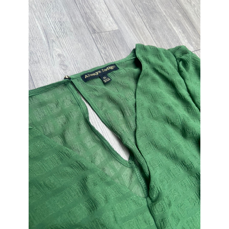 Đầm cổ V chất voan tơ vnxk Al-Indigo dáng midi