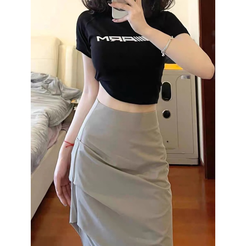 SET ÁO CROPTOP CHỮ ĐEN + CHÂN VÁY MIDI XẾP THÂN