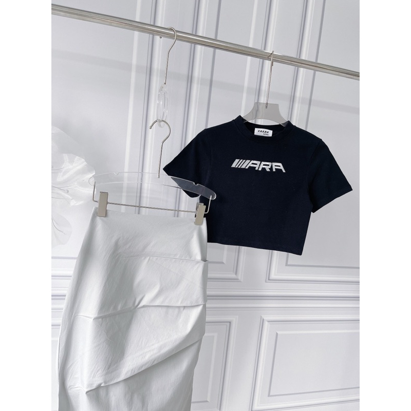 SET ÁO CROPTOP CHỮ ĐEN + CHÂN VÁY MIDI XẾP THÂN