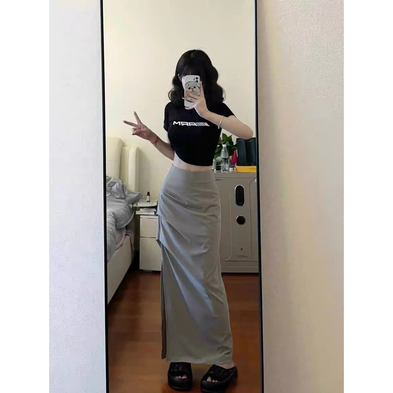 SET ÁO CROPTOP CHỮ ĐEN + CHÂN VÁY MIDI XẾP THÂN