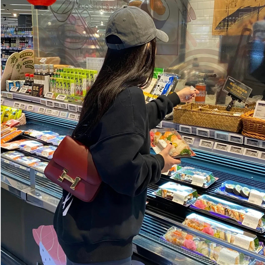 Túi Xách Nữ 𝐂𝐡𝐮̛̃ 𝐇 𝐂𝐚𝐨 𝐜𝐚̂́𝐩 𝐍𝐡𝐞̣ 𝐍𝐡𝐚̀𝐧𝐠 ~ 𝐒𝐚𝐧𝐠 𝐂𝐡𝐚̉𝐧𝐡 ~ 𝐓𝐡𝐨̛̀𝐢 𝐓𝐡𝐮̛𝐨̛̣𝐧𝐠 L01086a LAROSE
