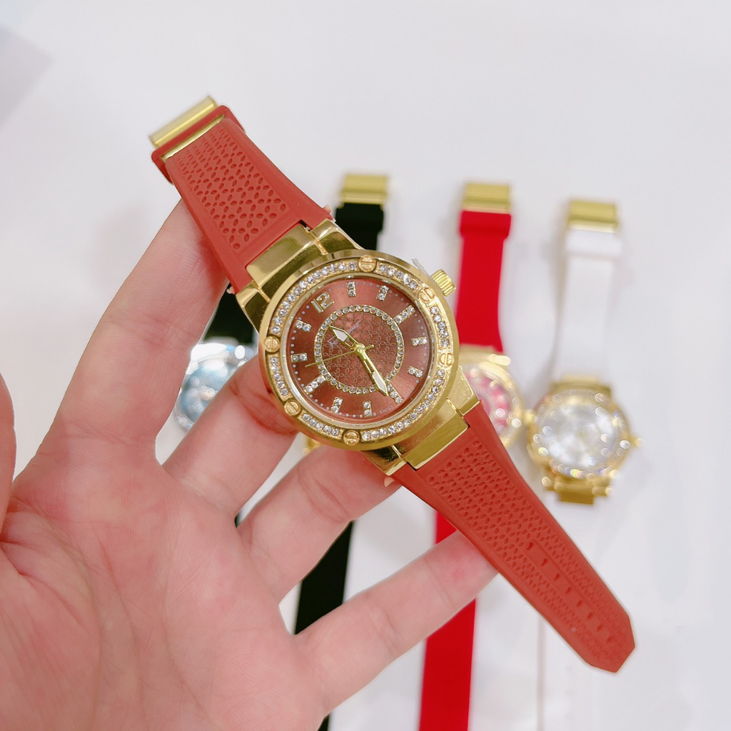 Đồng Hồ Nữ Ferragamo, size32mm viền đính đá, Dây silicon dẻo,máy pin, bảo hàng 6 tháng, trẻ trung dành cho nữ.