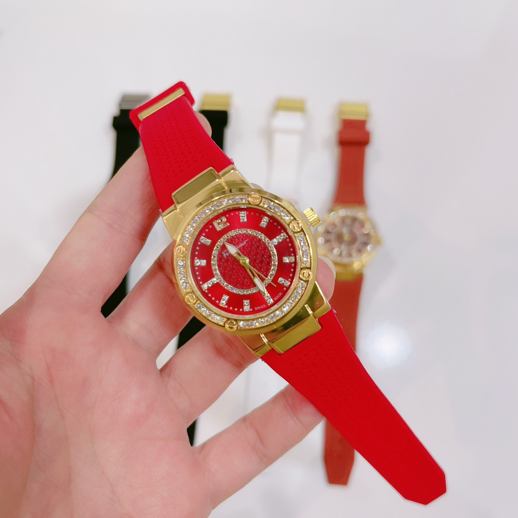 Đồng Hồ Nữ Ferragamo, size32mm viền đính đá, Dây silicon dẻo,máy pin, bảo hàng 6 tháng, trẻ trung dành cho nữ.