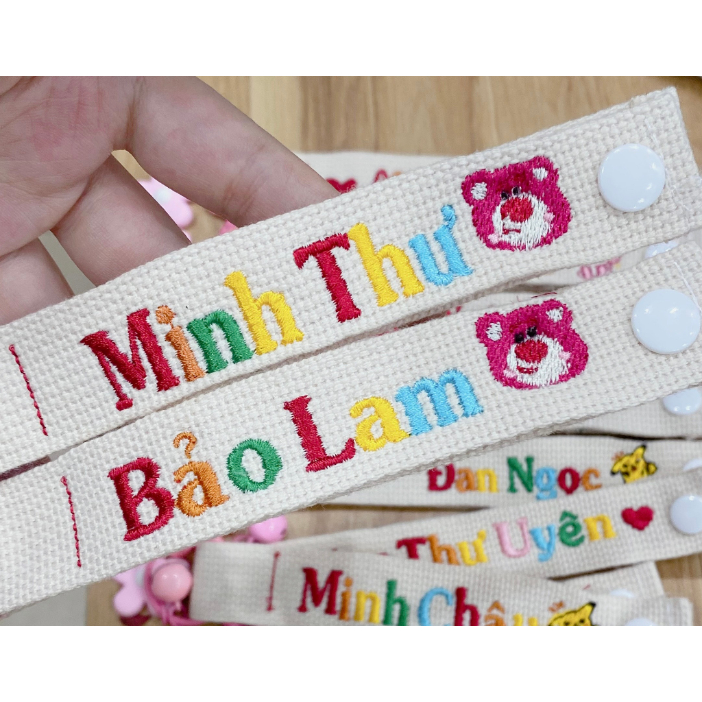 Nametag thêu tên theo yêu cầu, tag treo cặp cho bé