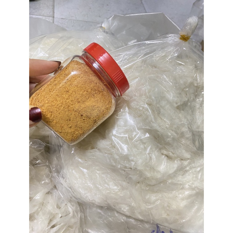 Rìa bánh tráng phơi sương và 1 hũ muối nhuyễn