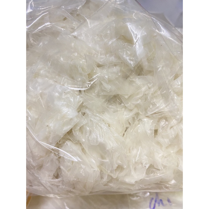 Rìa bánh tráng phơi sương và 1 hũ muối nhuyễn