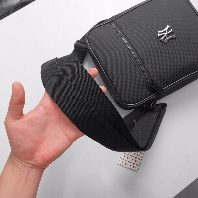 Túi Đeo Chéo Nam Nữ MLB NY MEN Bag Shoulder Cao Cấp Túi MLB Da Si Chống Nước Hai Ngăn Chứa Đồ Thoải Mái Bánh Mì Store