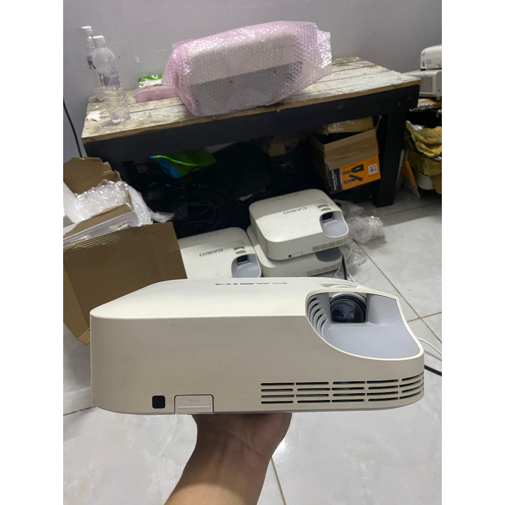 Máy chiếu LED CASIO dùng phòng ngủ màn hình rộng