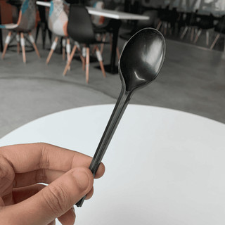 1.000 muỗng nhựa 15cm đen losupply - muỗng nhựa dùng một lần màu đen cho quán cơm, nui, trà sữa - 10 bịch 1000 cái