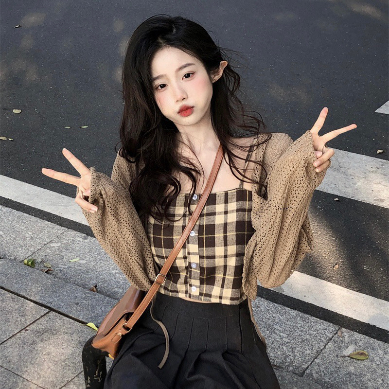 Set áo hai dây kẻ caro kèm áo khoác cardigan lưới dài tay dáng ngắn phong cách vintage - Lumii