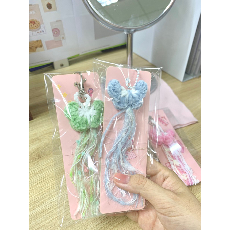 Móc khoá bươm bướm bằng len có dây bông mềm mịn, đáng iu được làm thủ công