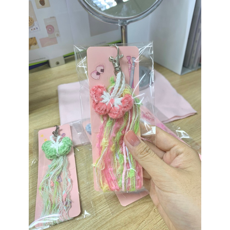 Móc khoá bươm bướm bằng len có dây bông mềm mịn, đáng iu được làm thủ công