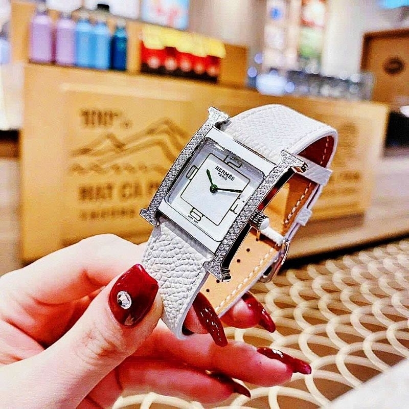 Đồng hồ nữ Hermes ( loại đá xịn )mặt đá vuông dây da, cực kì xịn sò bảo hành dài
