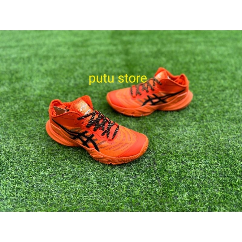 Giày bóng chuyền cày sân bê tông