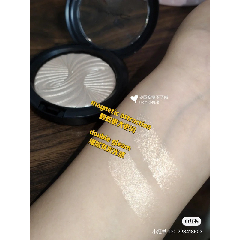 Phấn bắt sáng dạng nén Trick of The Light Extra Dimension Skinfinish Highlighter in Magnetic Attraction