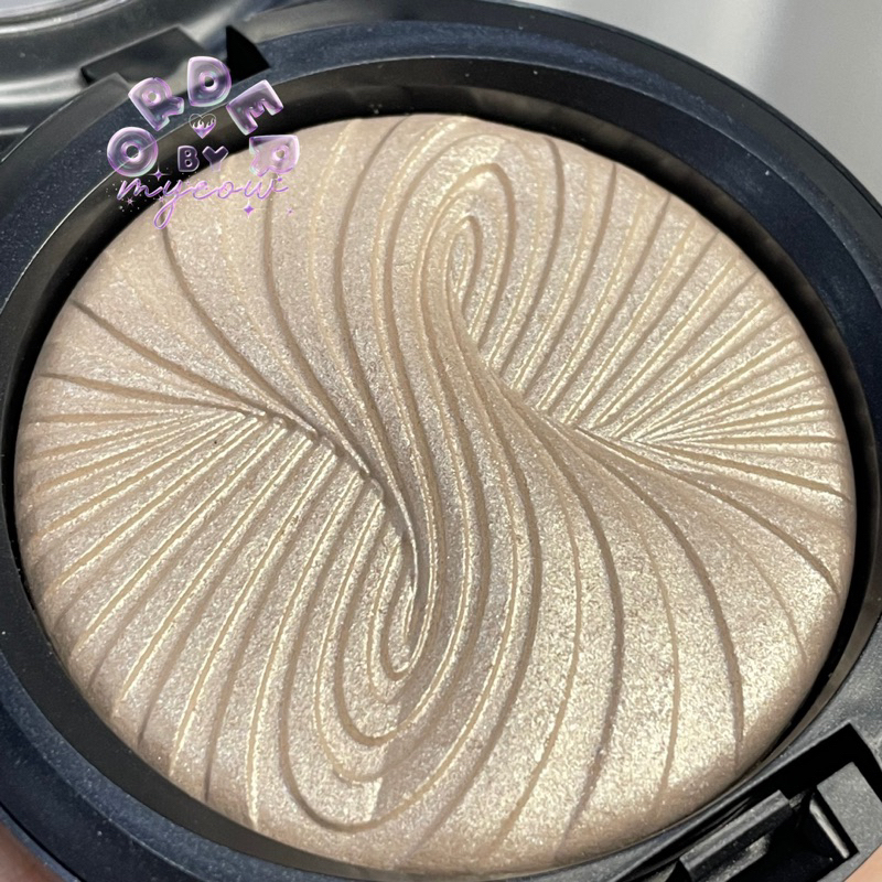 Phấn bắt sáng dạng nén Trick of The Light Extra Dimension Skinfinish Highlighter in Magnetic Attraction