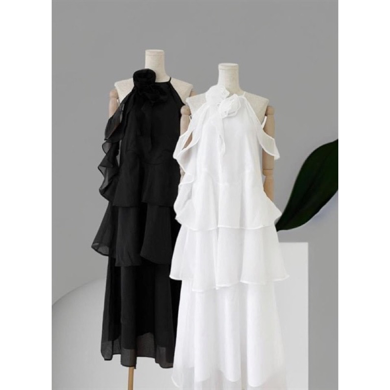 16586 đầm maxi cổ yếm trắng