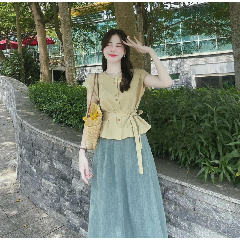 Set áo sơ mi tay hến buộc eo mix chân váy jean kèm đai mặc siêu tôn dáng