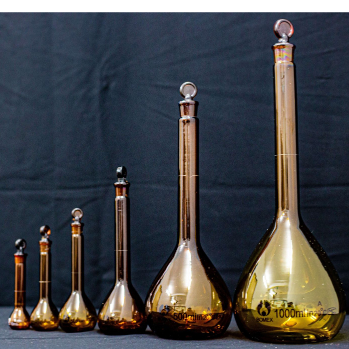 Bình Định Mức Thủy Tinh Trắng / Nâu 10–1000ml – Dụng Cụ Thí Nghiệm