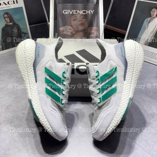 Giày thể thao untral boost 8.0 màu trắng sọc xanh lá cực đẹp