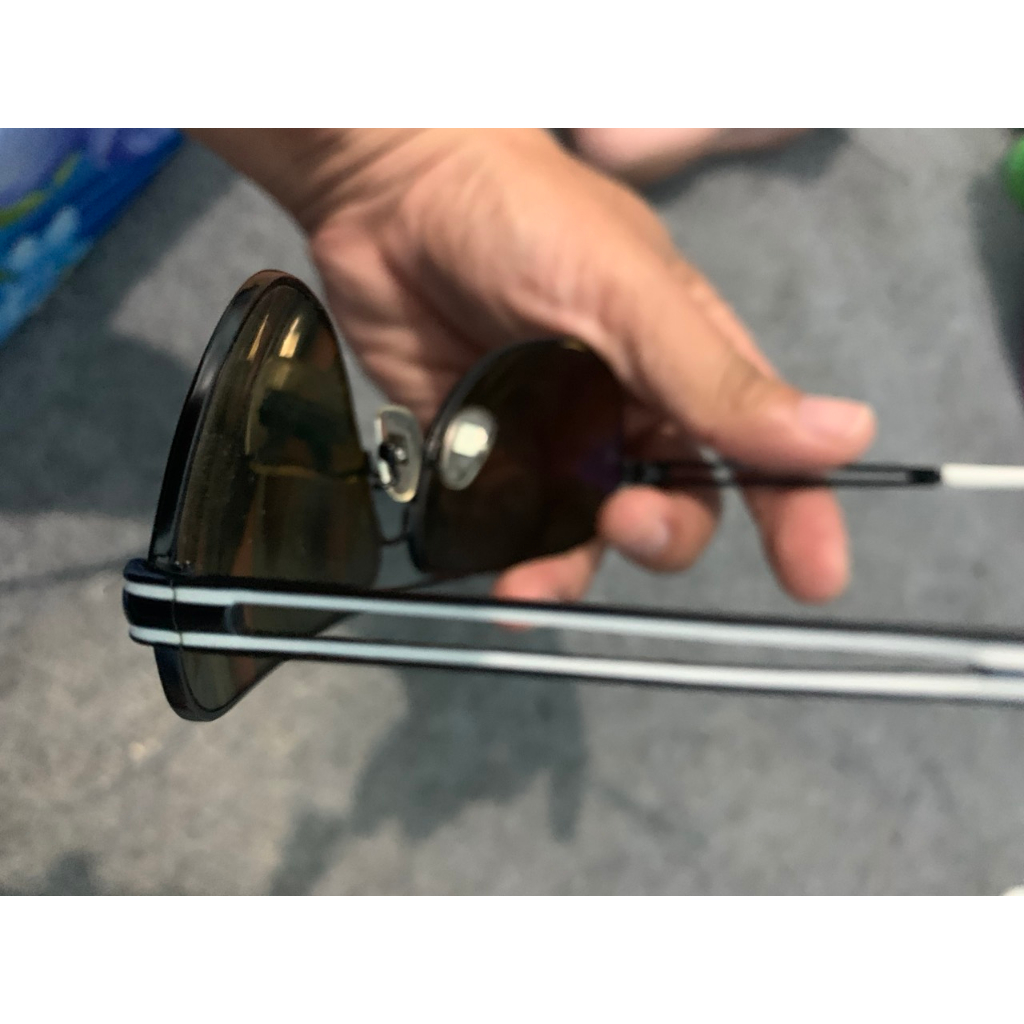 Kính si Nhật Amani