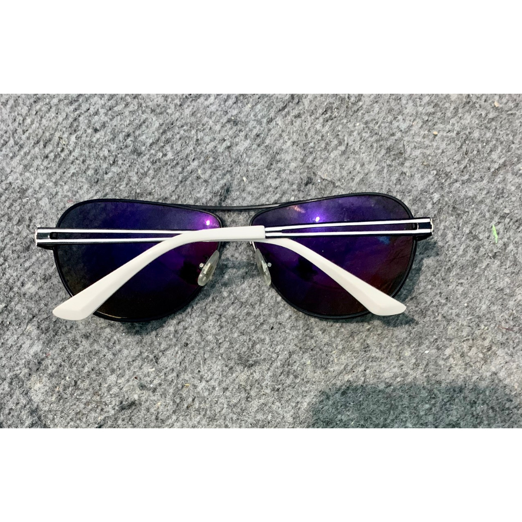 Kính si Nhật Amani