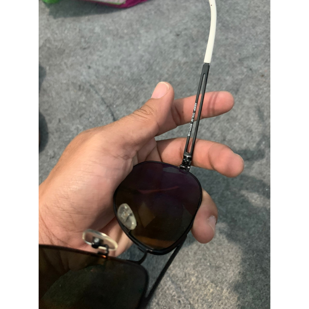 Kính si Nhật Amani