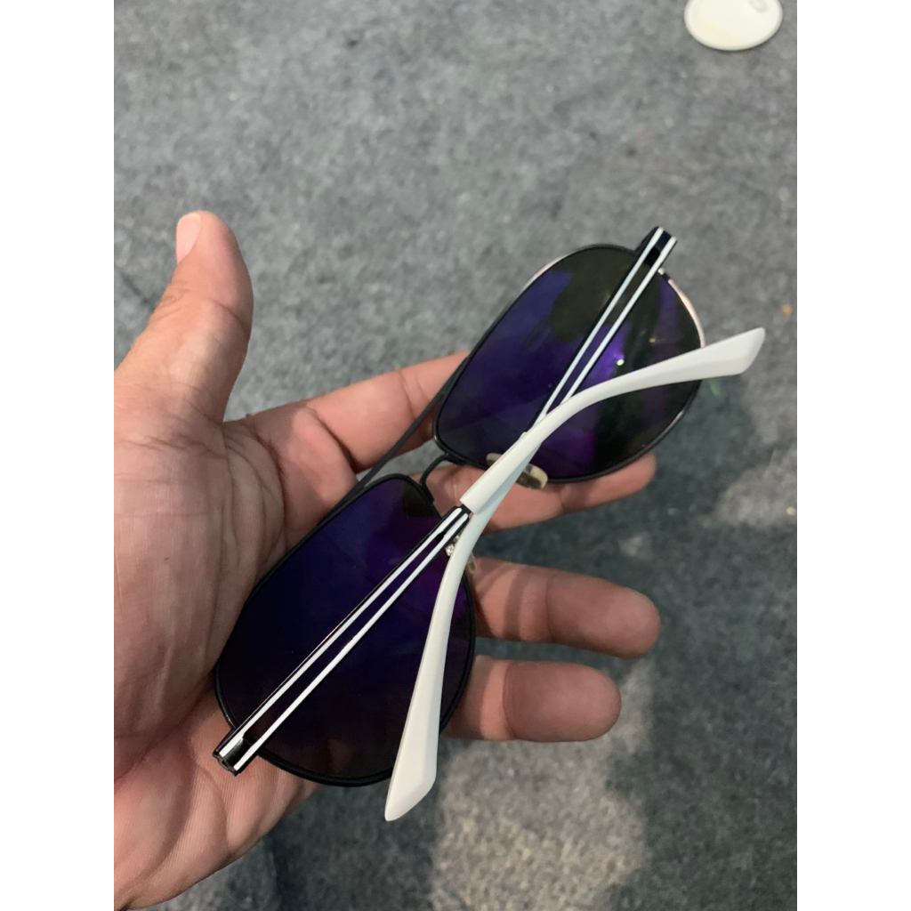 Kính si Nhật Amani