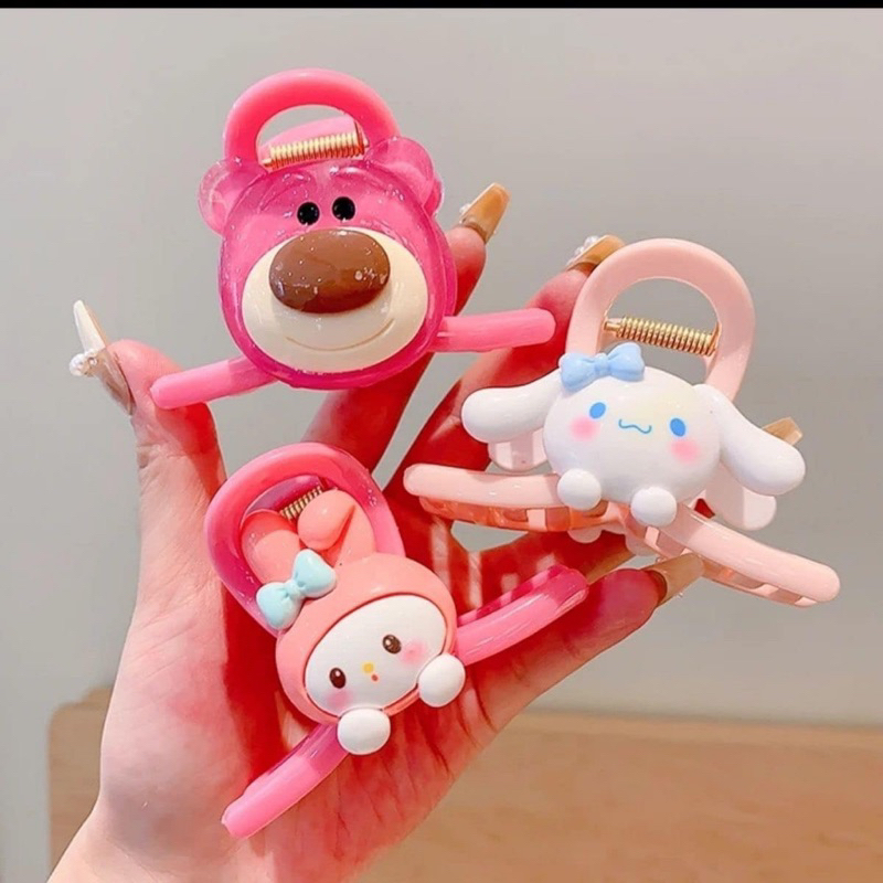 Set 4 kẹp càng cua cho bé hình gấu dâu cute.