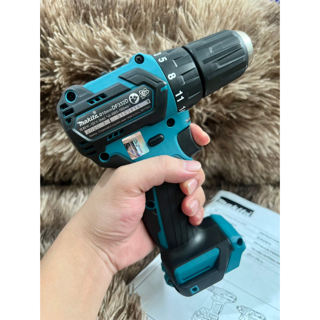Máy khoan vặn vít không chổi than dùng pin 12V Makita DF332D.