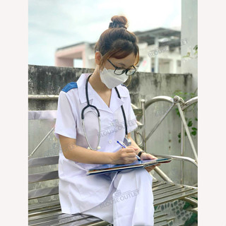 Bộ quần áo blouse dáng ngắn có CẦU VAI XANH thực tập sinh Ngắn tay cho điều dưỡng, dược sỹ, spa