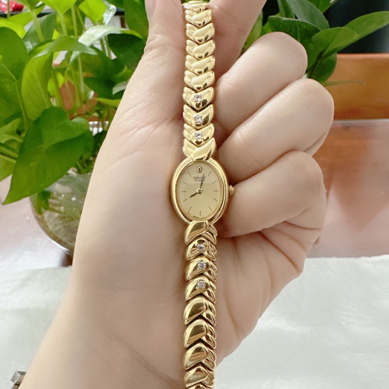 Đồng hồ nữ si nhật dáng lắc tay hiệu Seiko, dây khoá zin