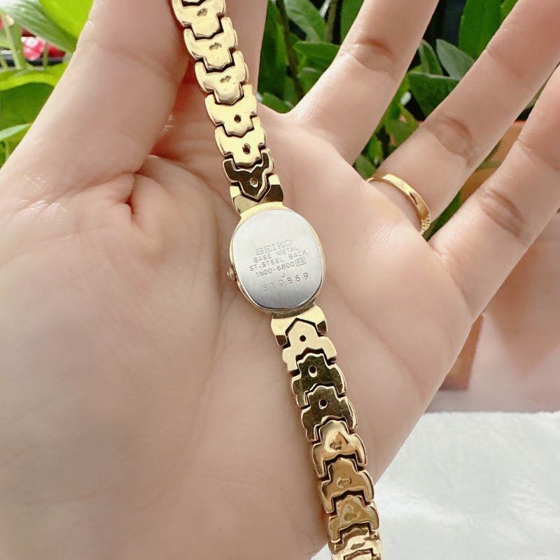 Đồng hồ nữ si nhật dáng lắc tay hiệu Seiko, dây khoá zin