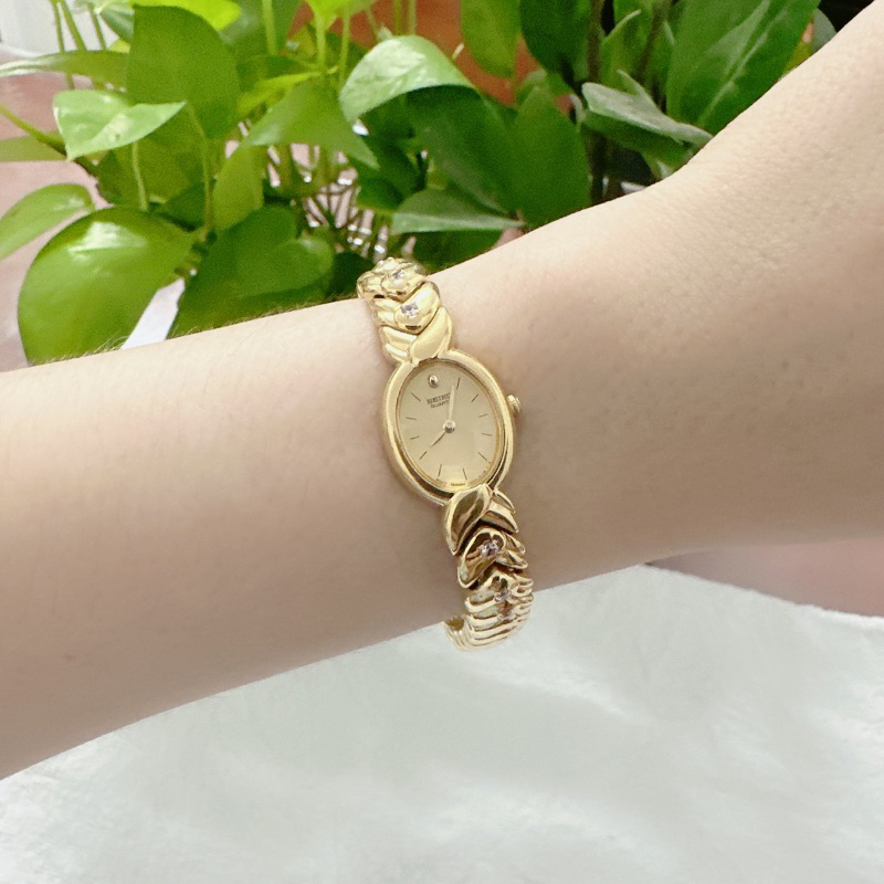 Đồng hồ nữ si nhật dáng lắc tay hiệu Seiko, dây khoá zin