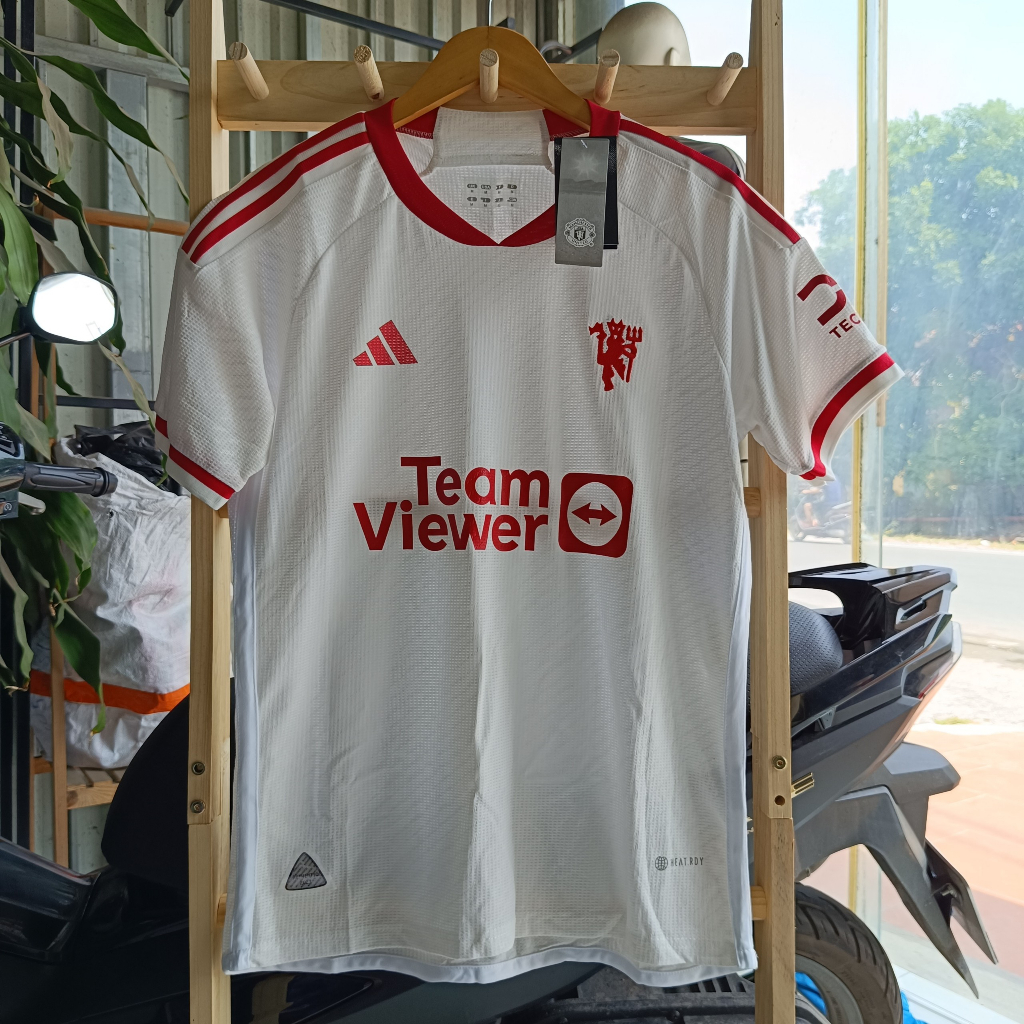 Bộ áo bóng đá MU mẫu số 3 mùa 2023/24 mới nhất