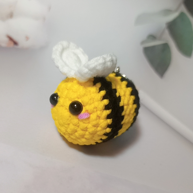 Móc khóa con ong vàng đáng yêu - Honey Bee Crochet