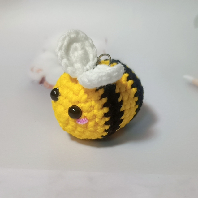 Móc khóa con ong vàng đáng yêu - Honey Bee Crochet