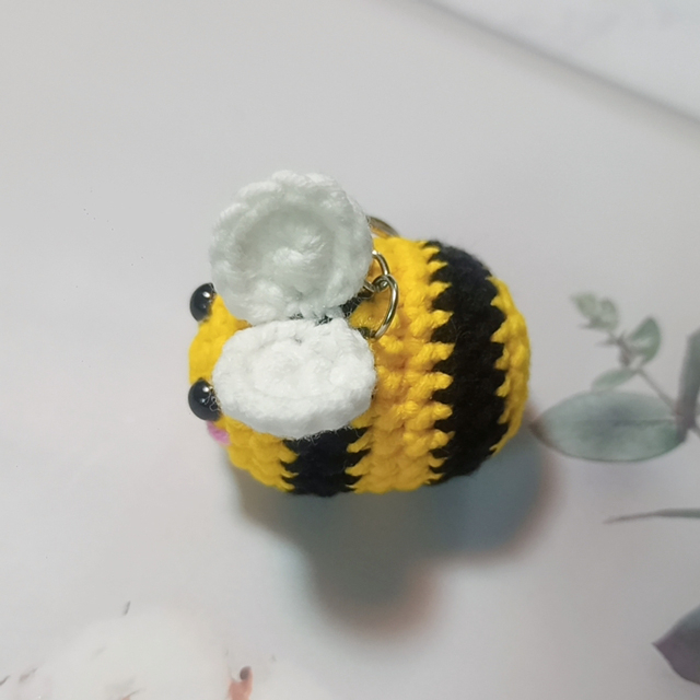 Móc khóa con ong vàng đáng yêu - Honey Bee Crochet