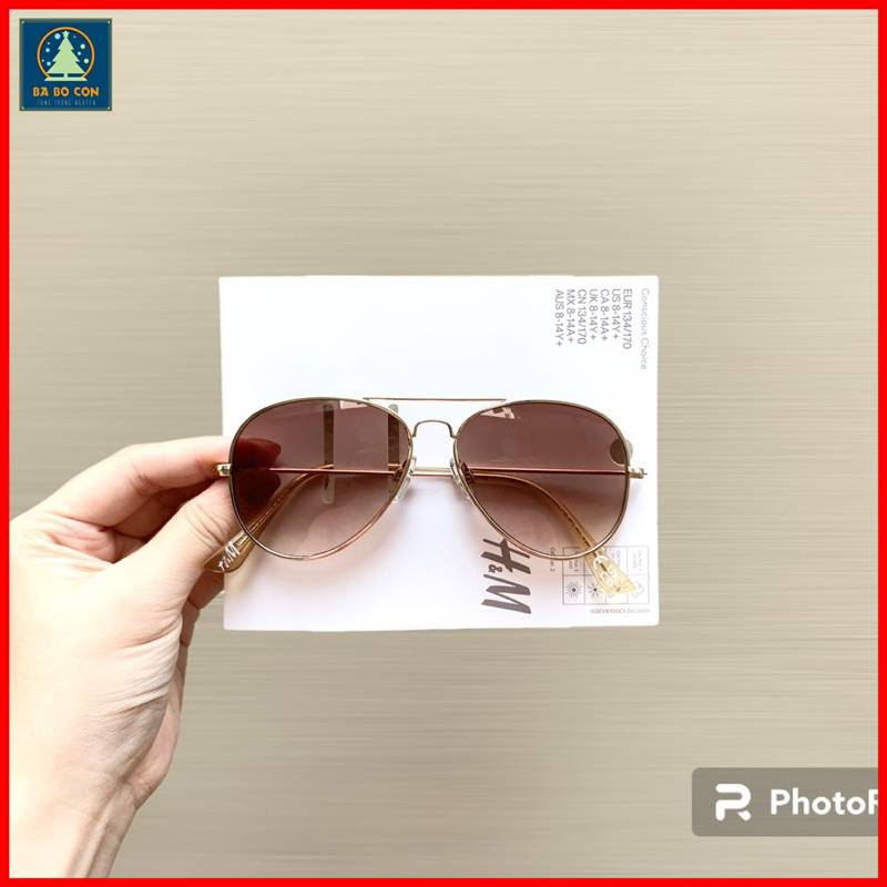 Kính râm trẻ em HM dáng chuồn, có mail mua hàng, có 2 size thích hợp cho bé từ 3-6 tuổi và 7-12 tuổi