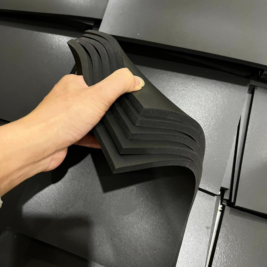 Tấm thảm đen lót ép kính điện thoại