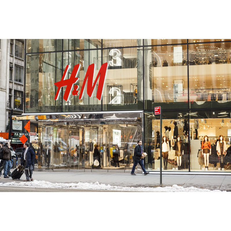 Kính râm trẻ em HM dáng chuồn, có mail mua hàng, có 2 size thích hợp cho bé từ 3-6 tuổi và 7-12 tuổi