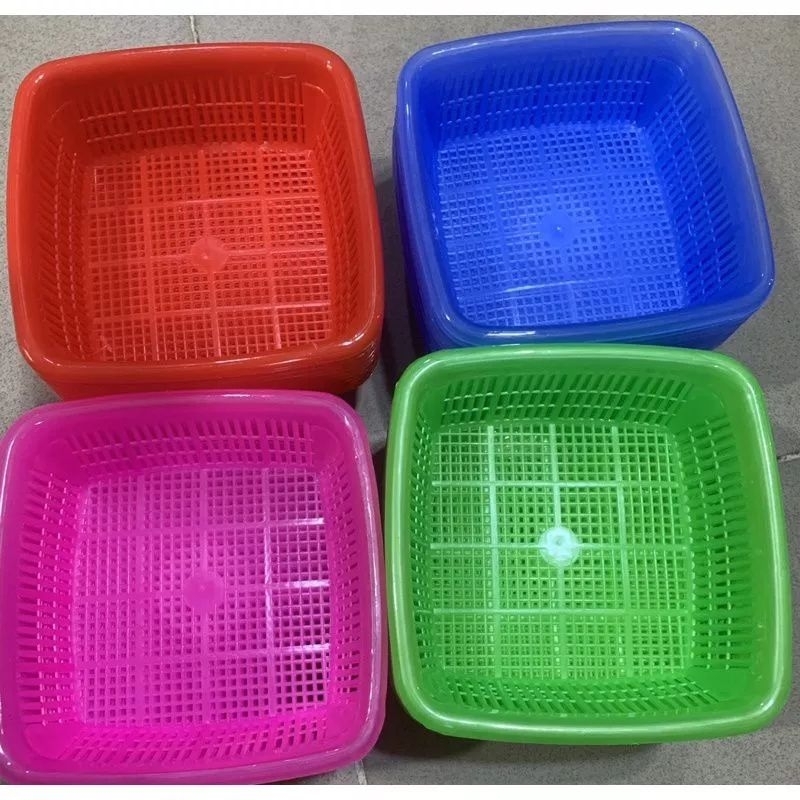 Mành sắt. Rổ trang trí các góc