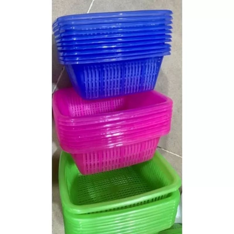 Mành sắt. Rổ trang trí các góc