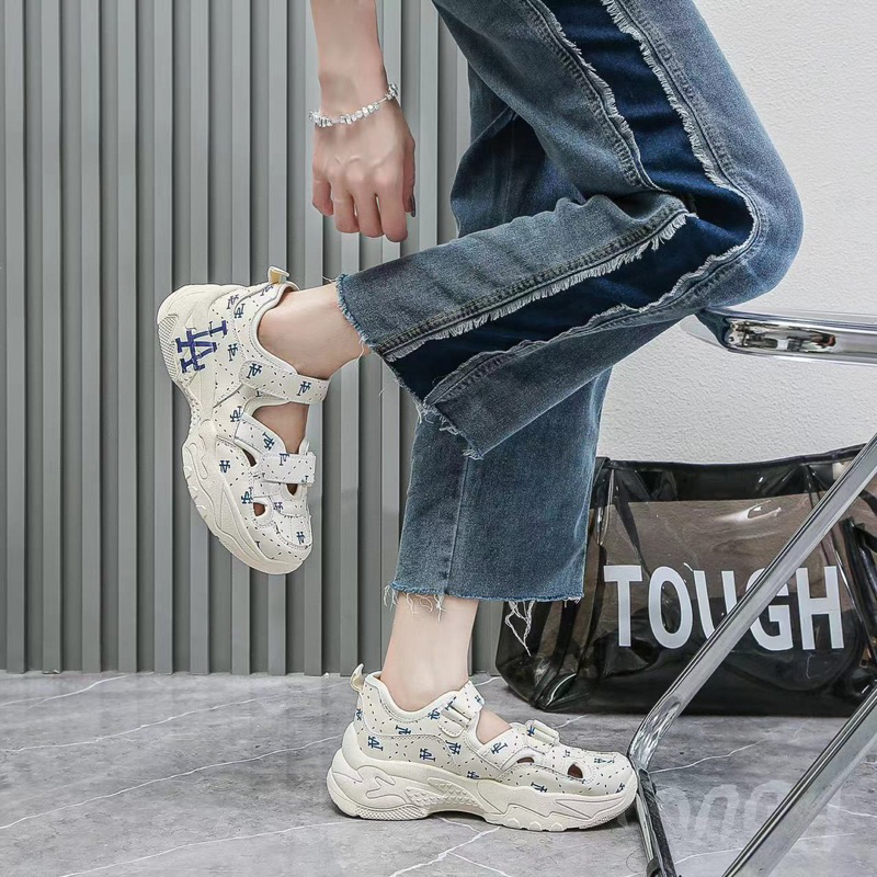 Giày sandal bata thể thao nữ basic in chữ nyia siêu hot đế cao 4cm đi êm màu trắng dể phối đồ - Letty shoes