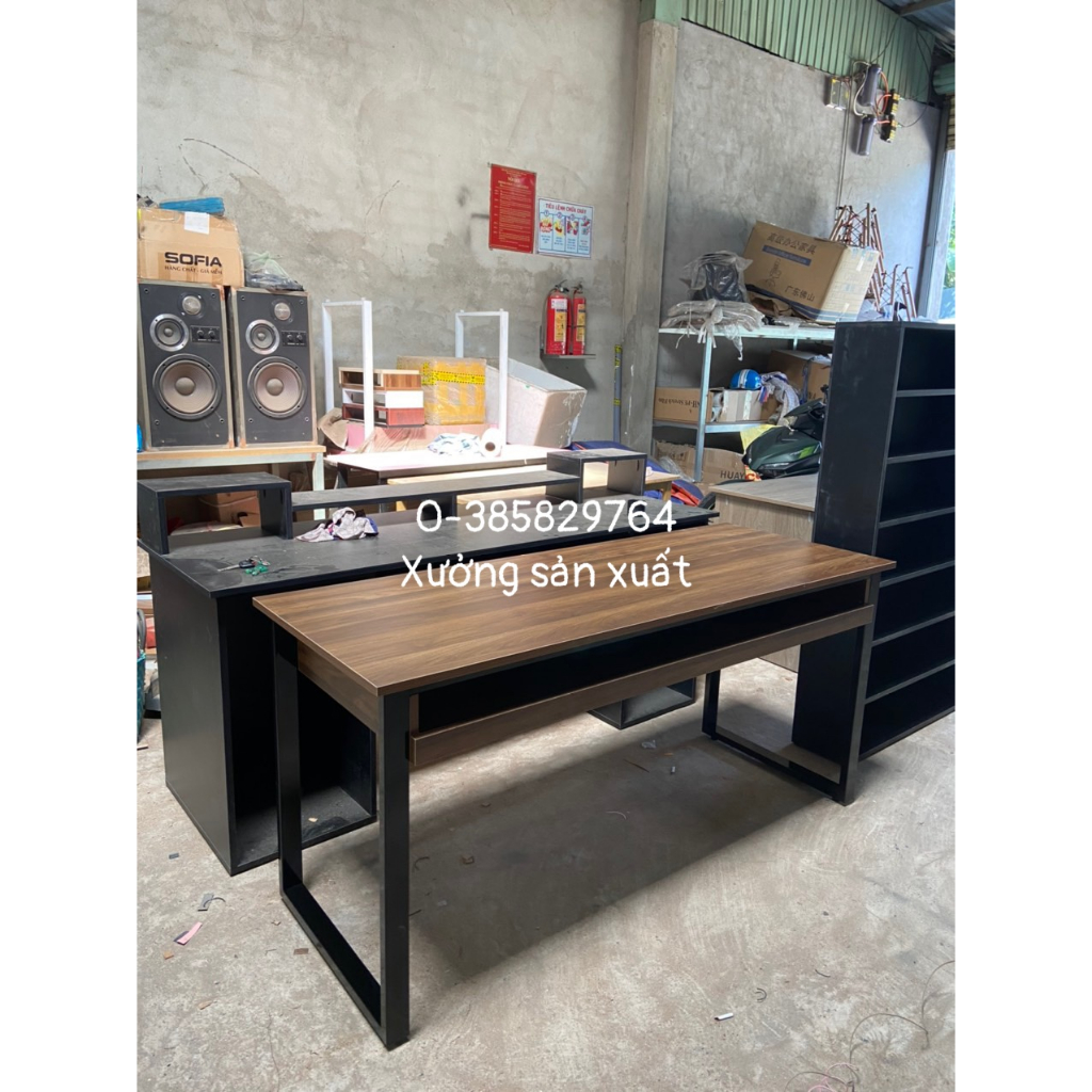 Bàn studio , bàn làm việc có khay đàn nhiều màu